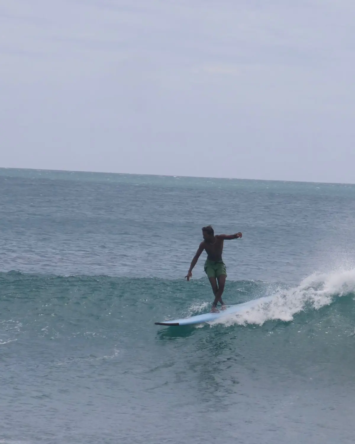 Longboard surf in Arugam bay