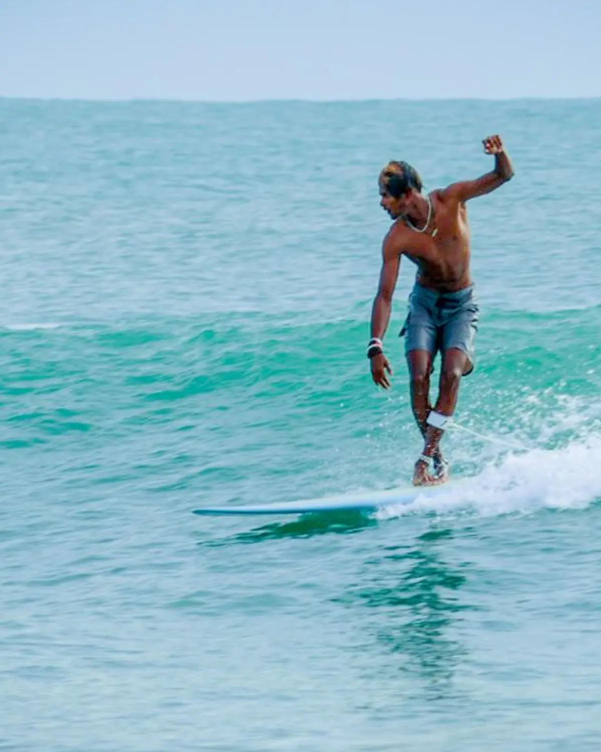 Longboard surfing lesson in Arugam bay